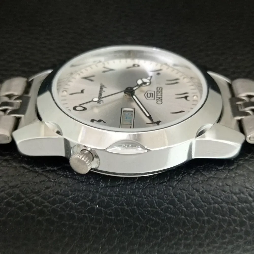 Vintage 1983 Seiko Automatic Mens Silver Watch W/daydate & Black accents
